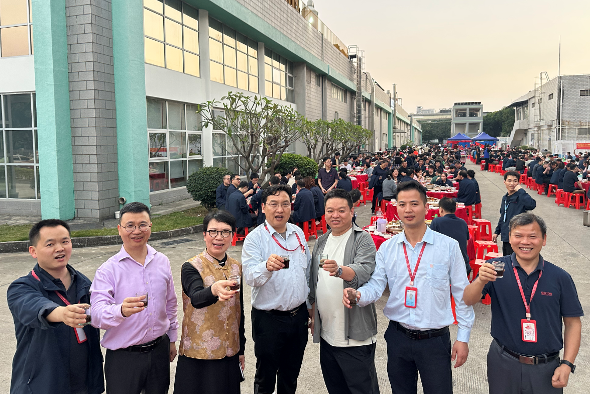 在世界杯，，，，，，，我们这样过个暖心年！